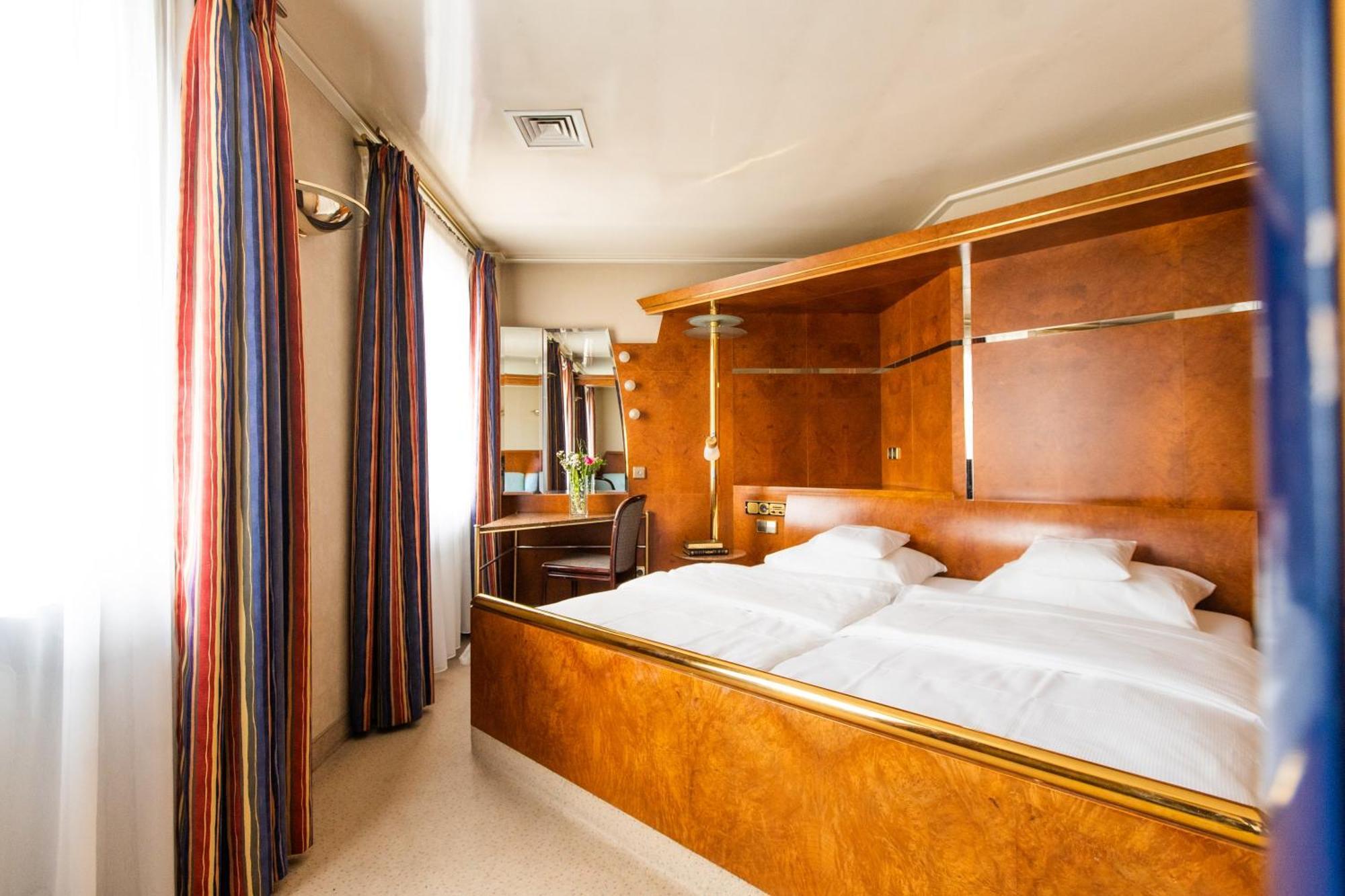 Royal 4*